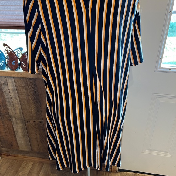 WOMENS LADIES SIZE 1X GOLD WHITE AND BLACK VERTICAL STRIPPED DRESS - Picture 5 of 7